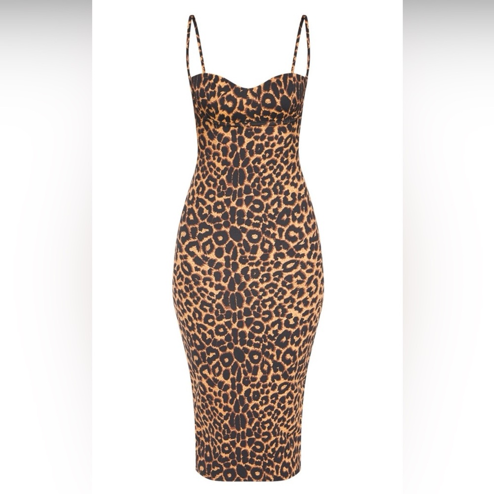PrettyLittleThing - Leopard Print Strappy Cup Detail Midi Dress